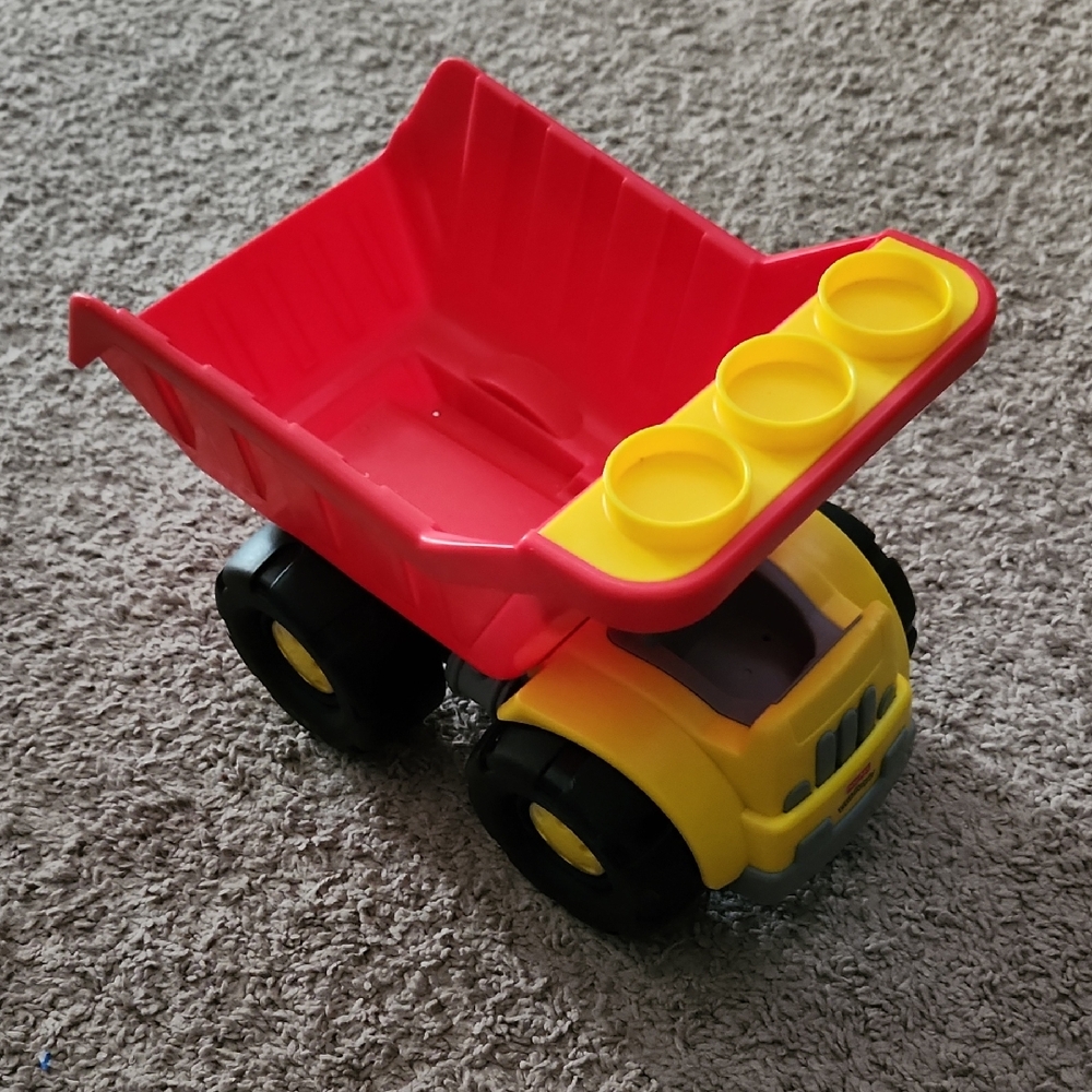 Littlw People Play And Store Dump Truck